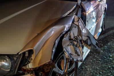 A81/Pleidelsheim: LKW streift abgesichertes Pannenfahrzeug - eine Leichtverletzte